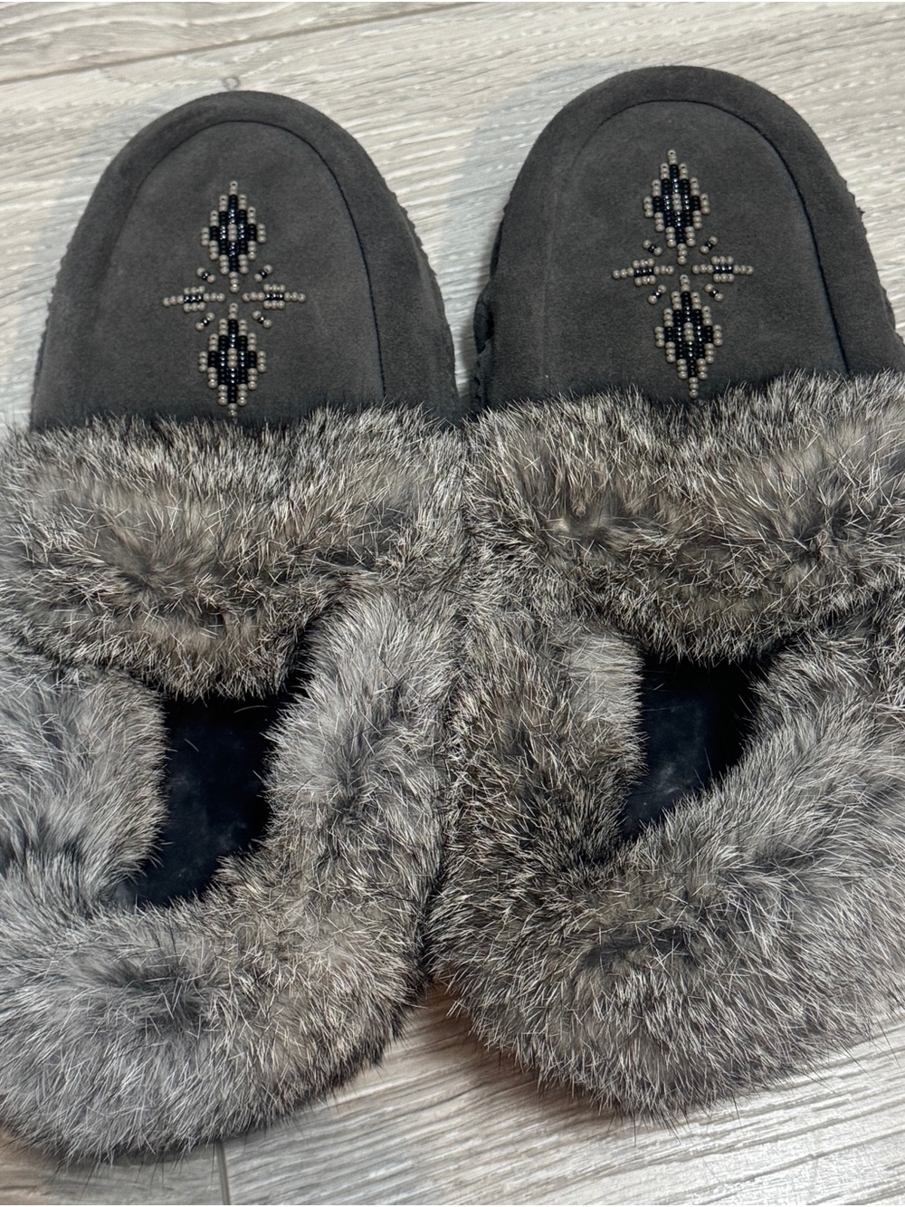 Manitobah Mukluks Traveller Suede Fur Moccasins Charcoal Crepe Sole Size 7 - Picture 3 of 13